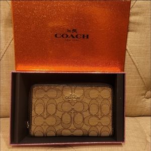 EUC COACH Signature Wallet Clutch Brown/Khaki $95